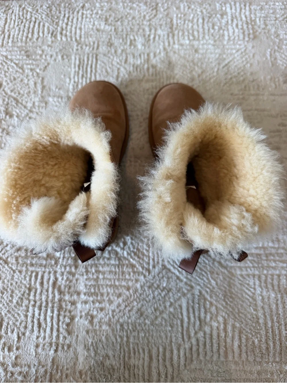 UGG Mini Bailey Bow II Chestnut Sheepskin Boots Women’s Size 8